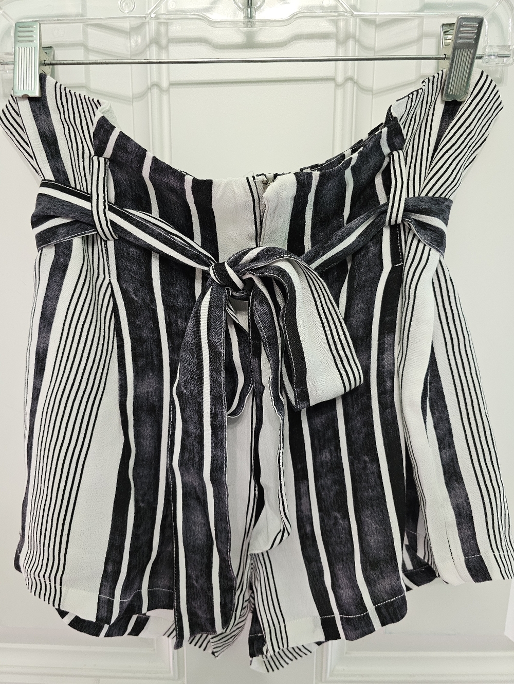 High Waisted Black And White Stripe Shorts With Matching Fabic Belt Sz M Karlie